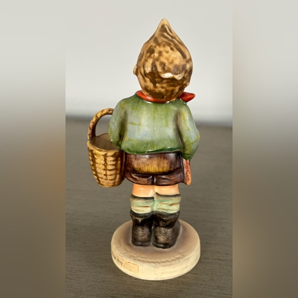 Hummel, Village Boy. Antique.  In excellent condition.  Hummel figure #51/2/0. - Picture 4 of 6
